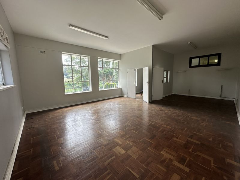 Ground Floor Office/Showroom/Retail space to Let - Founders Hill - direct from owner with perks! - Photo 3