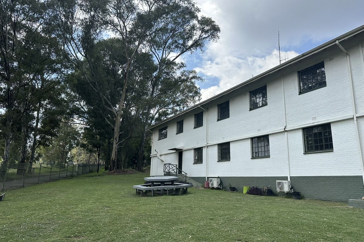 Ground Floor Office/Showroom/Retail space to Let - Founders Hill - direct from owner with perks! - Photo 2