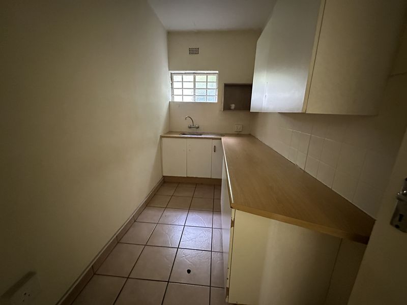 Ground Floor Office/Showroom/Retail space to Let - Founders Hill - direct from owner with perks! - Photo 10