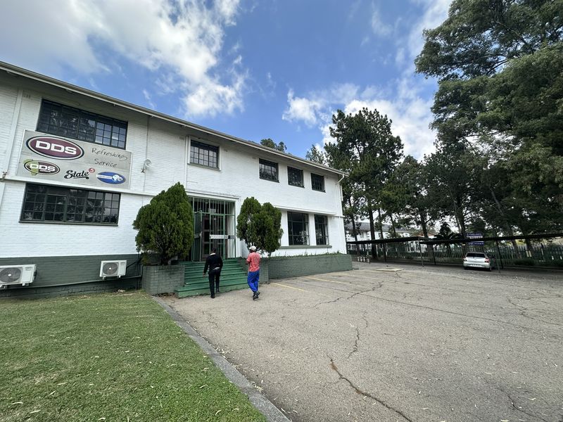 Ground Floor Office/Showroom/Retail space to Let - Founders Hill - direct from owner with perks! - Photo 9