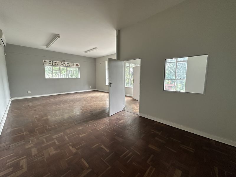 Ground Floor Office/Showroom/Retail space to Let - Founders Hill - direct from owner with perks! - Photo 8