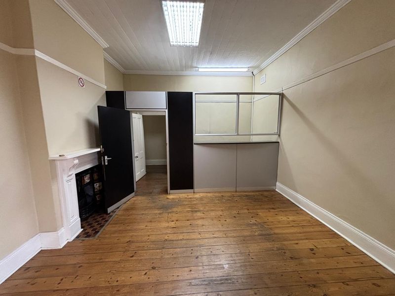 345sqm office for sale at R3,500 000-00 plus Vat. - Photo 7