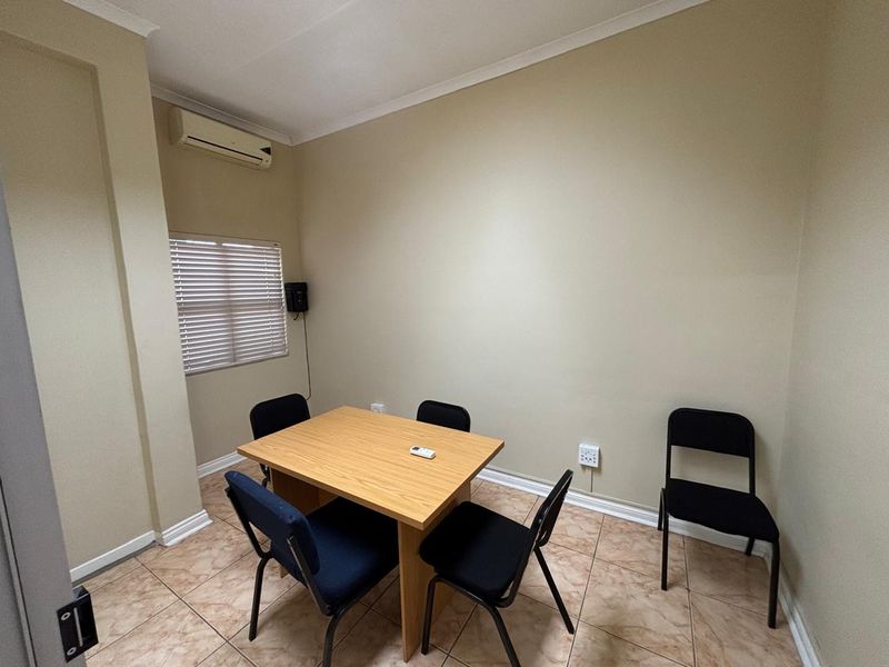 345sqm office for sale at R3,500 000-00 plus Vat. - Photo 8