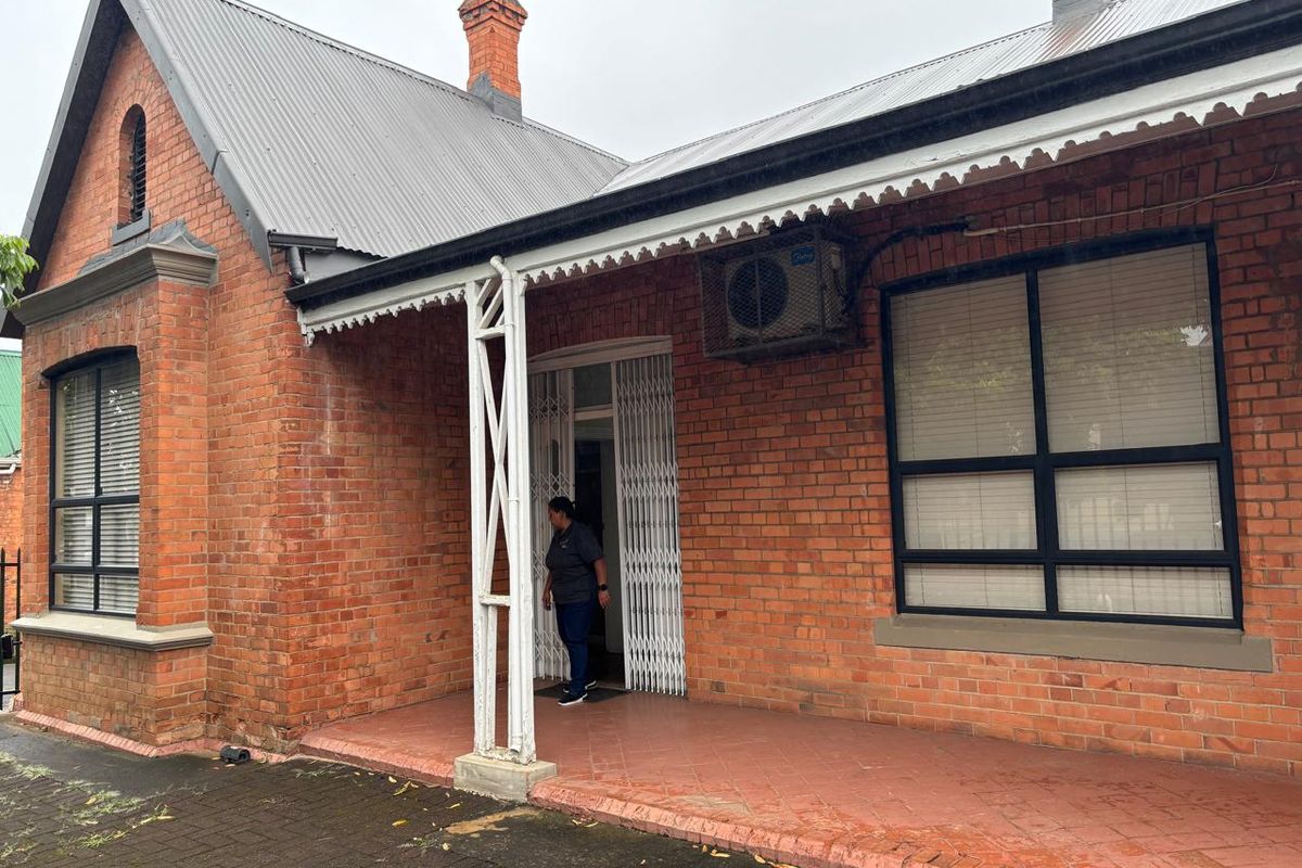 345sqm office for sale at R3,500 000-00 plus Vat. - Photo 3