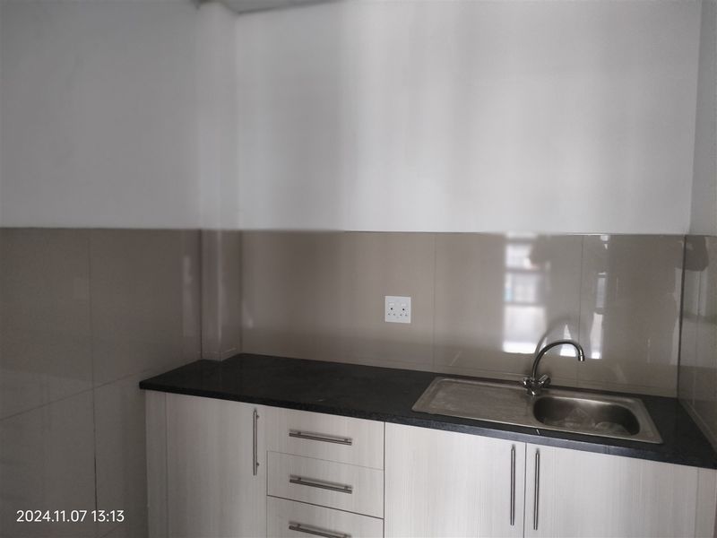 460m2  Warehouse  - TO LEASE - Photo 10