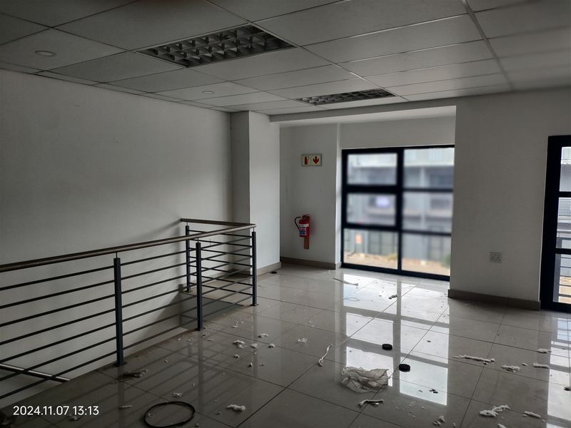 460m2  Warehouse  - TO LEASE - Photo 8