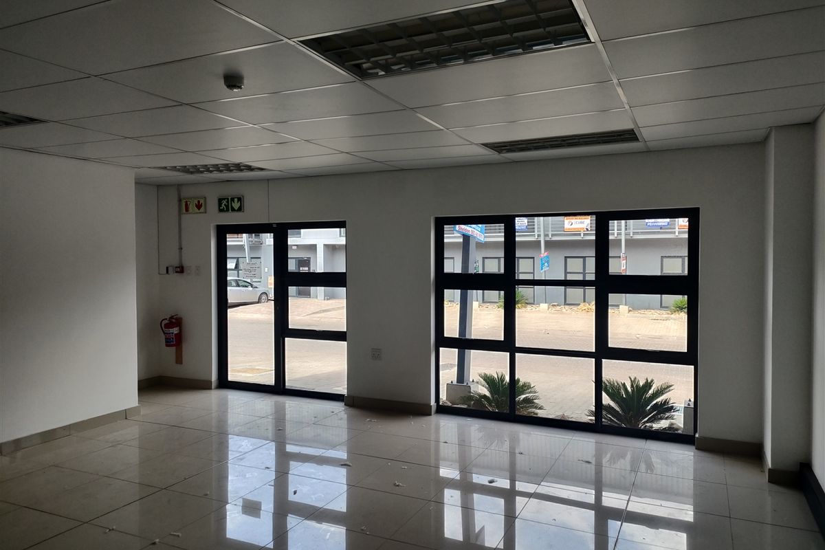 460m2  Warehouse  - TO LEASE - Photo 2