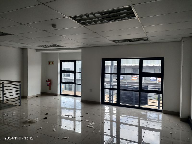 460m2  Warehouse  - TO LEASE - Photo 5