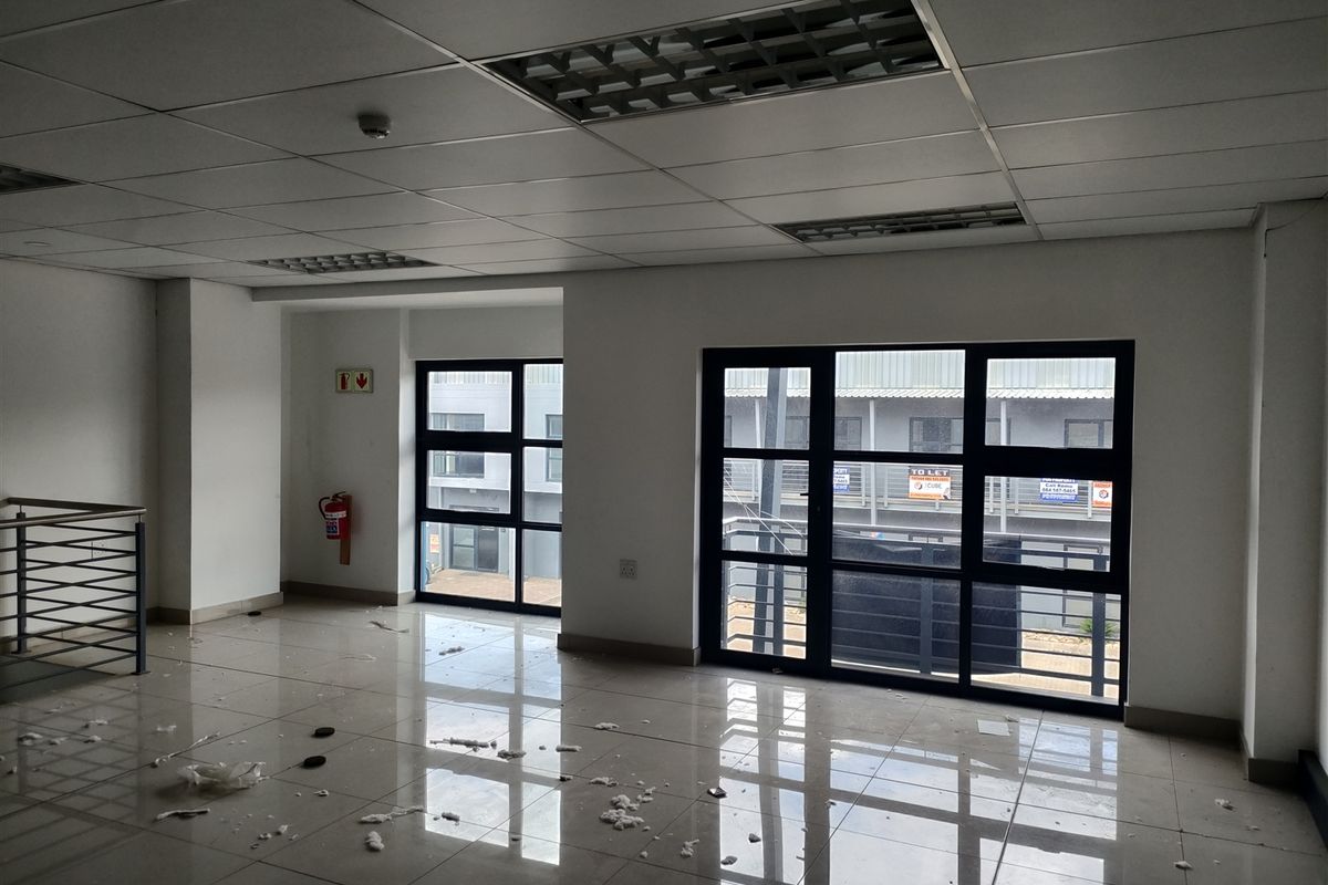 460m2  Warehouse  - TO LEASE - Photo 5