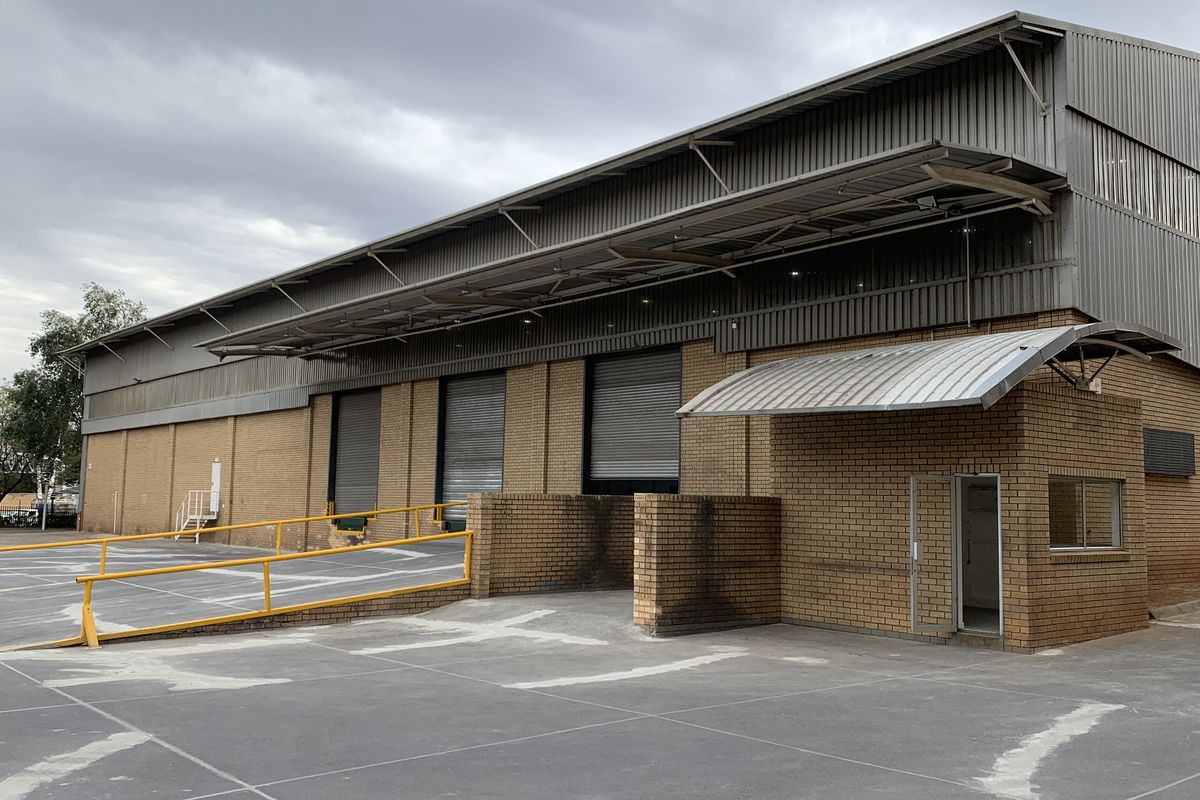 Warehouse to let in Longmeadow - Photo 2