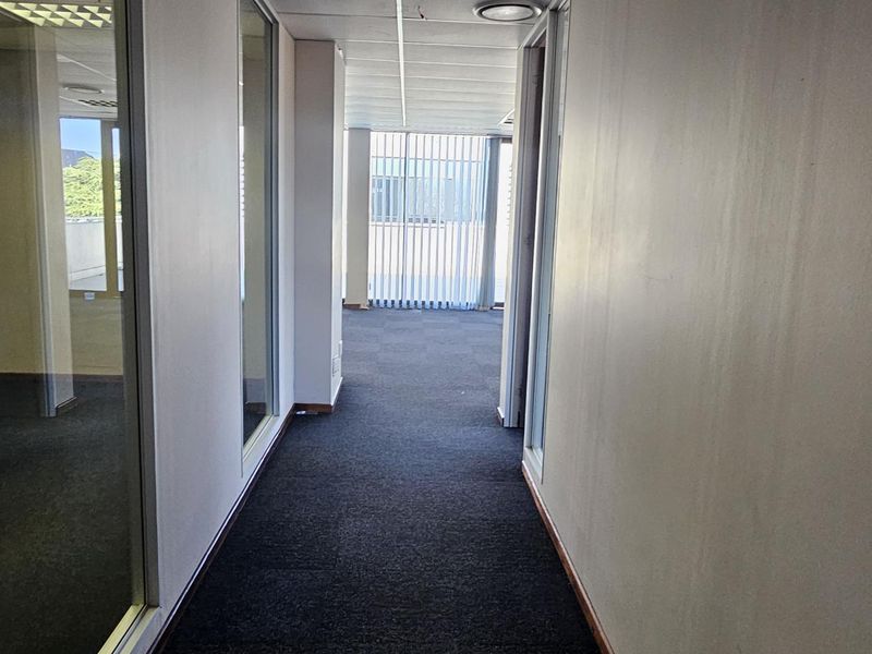 Your Next Business Move Starts Here – 182m2 Office TO LET - Photo 9