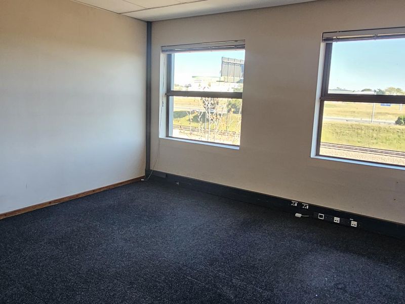 Your Next Business Move Starts Here – 182m2 Office TO LET - Photo 7