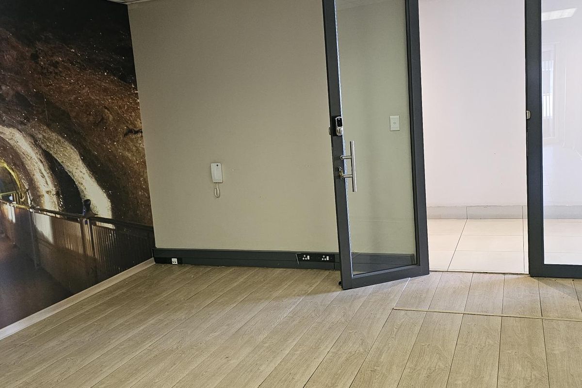 Your Next Business Move Starts Here – 182m2 Office TO LET - Photo 5