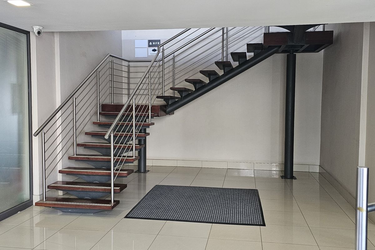 Your Next Business Move Starts Here – 182m2 Office TO LET - Photo 2