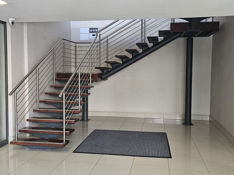 Your Next Business Move Starts Here – 182m2 Office TO LET - Photo 2