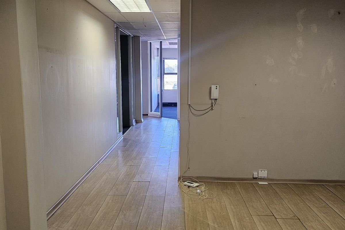 Your Next Business Move Starts Here – 182m2 Office TO LET - Photo 3