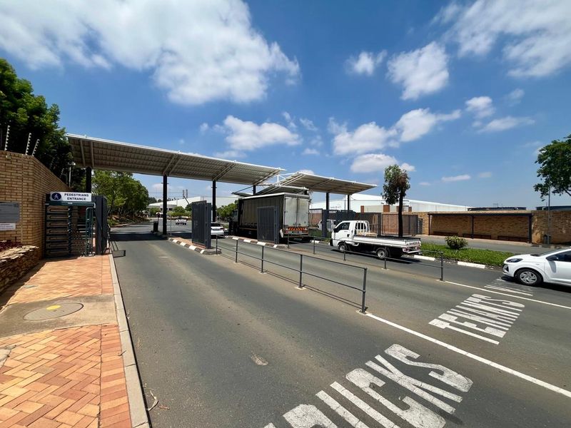 Warehouse to let in Meadowdale - Photo 4