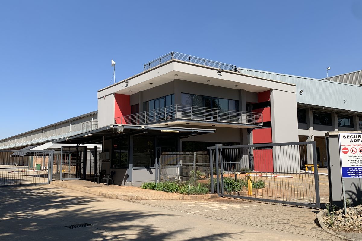 Warehouse to let in Pomona - Photo 3