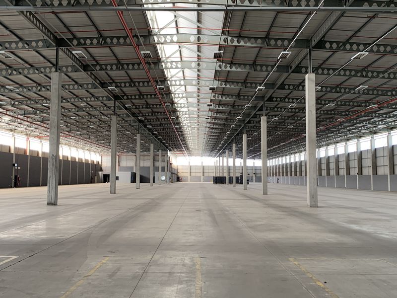 Warehouse to let in Pomona - Photo 2