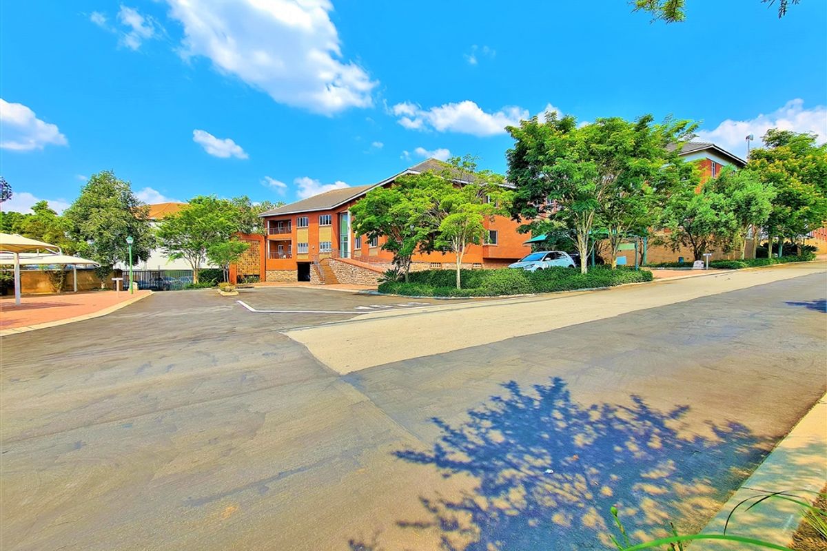 225m2 A-Grade Office to Let in Waterford Ofice Park - Photo 3