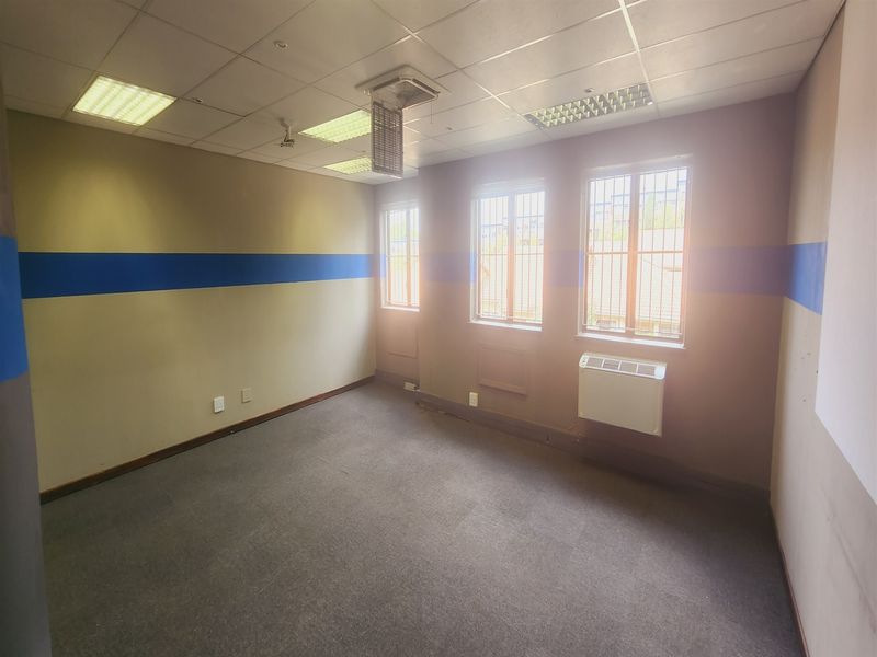 Offices to let in Sandown, Sandtown - Photo 9