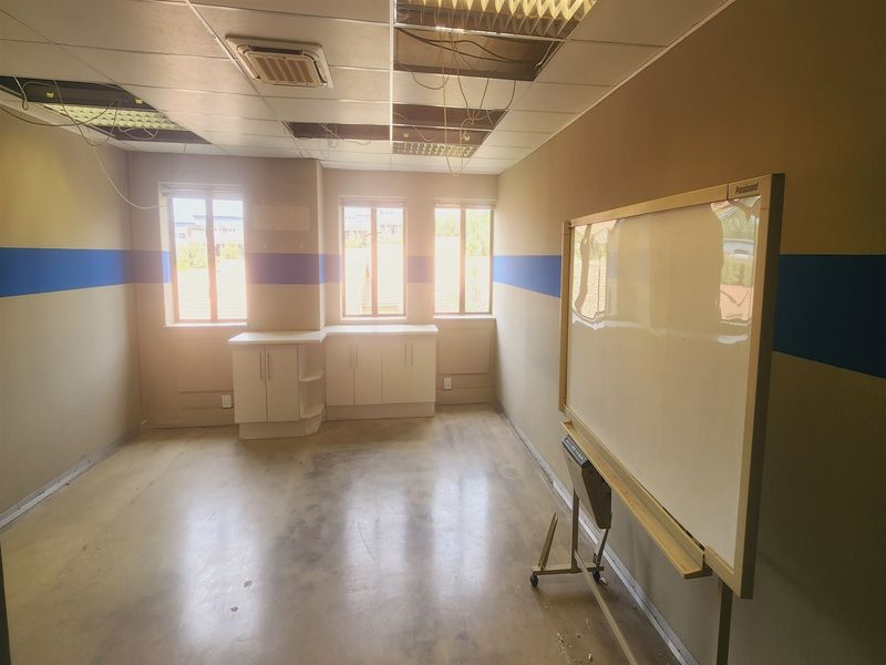 Offices to let in Sandown, Sandtown - Photo 3