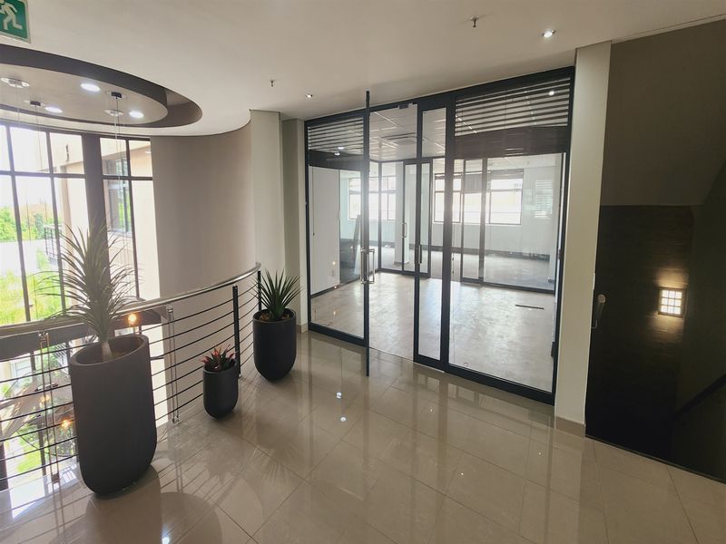 Offices to let Sandhurst - Photo 3