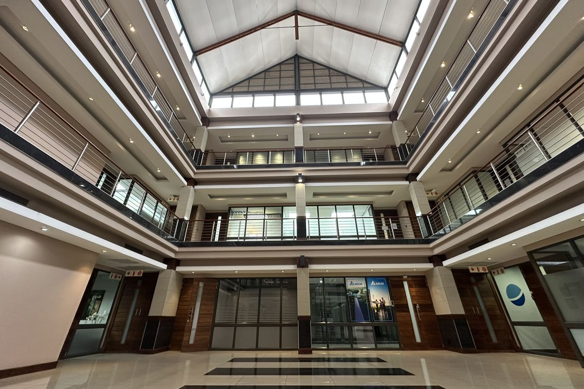 Rent direct from the landlord for added benefits! 144m2 ground floor office to let @ Southdowns - Photo 2