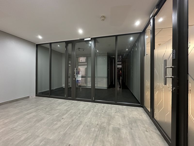 Rent direct from the landlord for added benefits! 144m2 ground floor office to let @ Southdowns - Photo 3