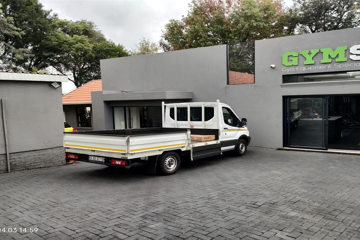 340m2  Warehouse  - FOR SALE - Photo 2