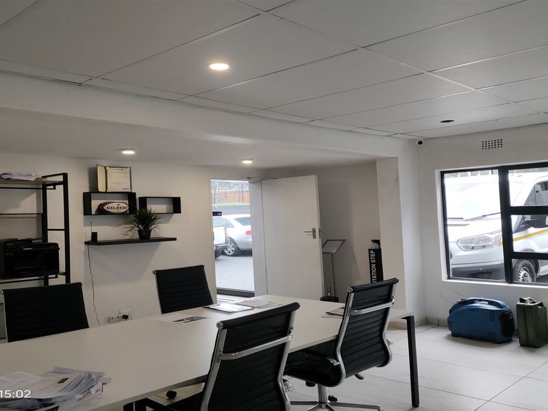 340m2  Warehouse  - FOR SALE - Photo 10