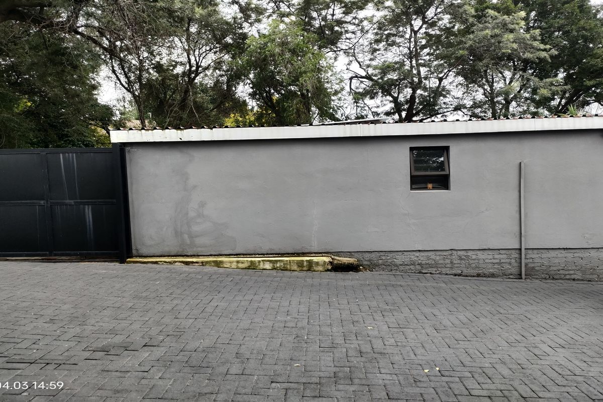 340m2  Warehouse  - FOR SALE - Photo 3