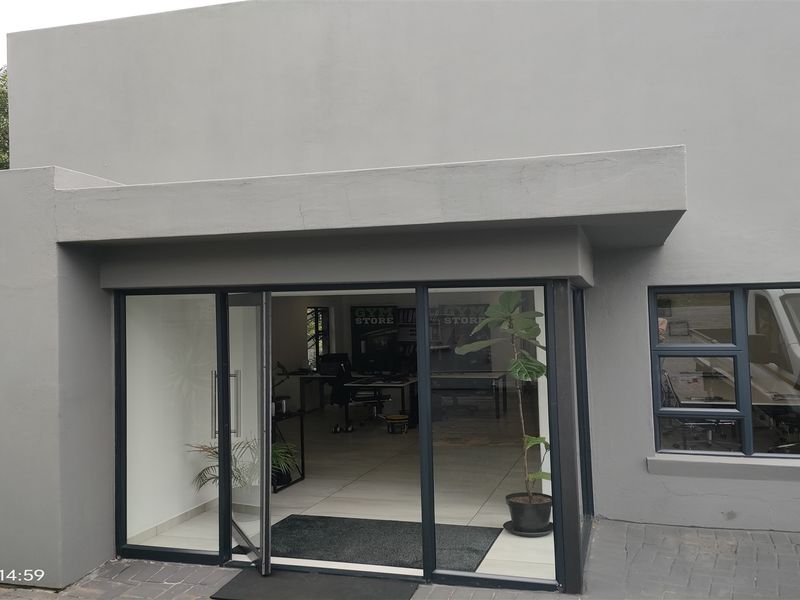 340m2  Warehouse  - FOR SALE - Photo 5