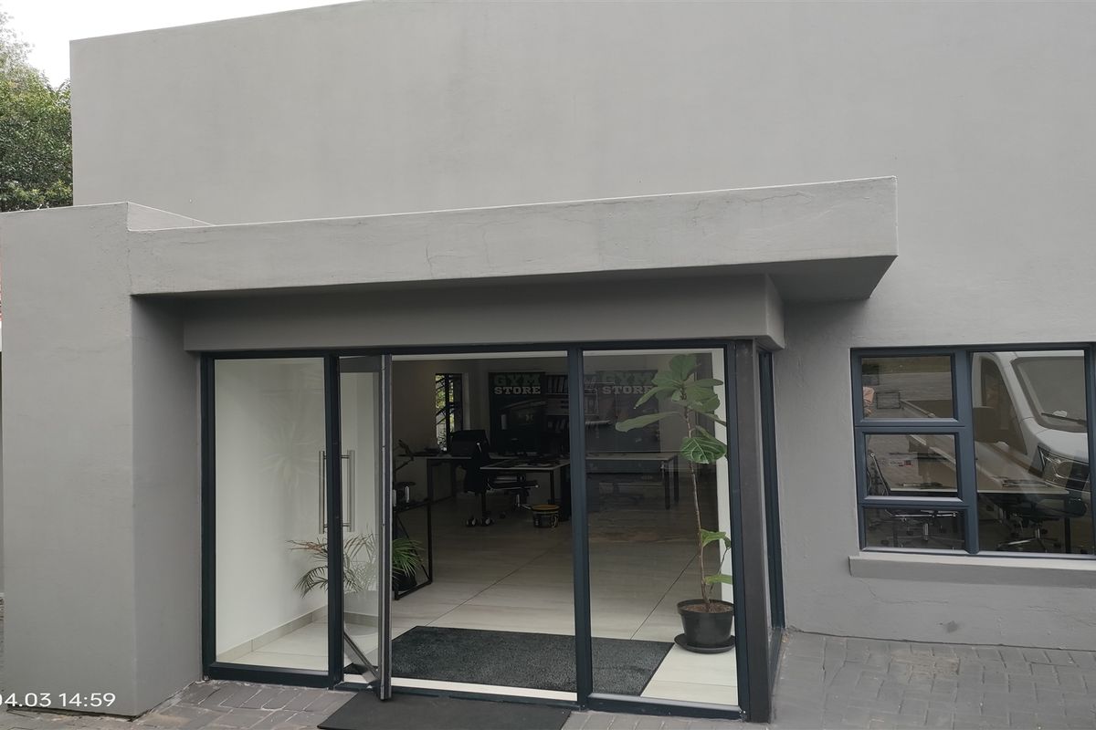 340m2  Warehouse  - FOR SALE - Photo 5