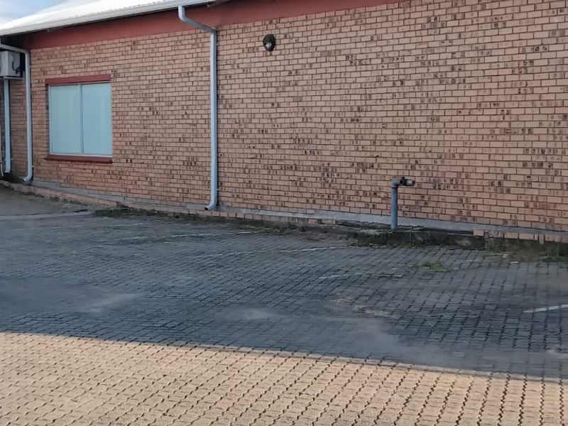 Prime Retail & Light Manufacturing Premises To Let – Riverside Industrial - Photo 2