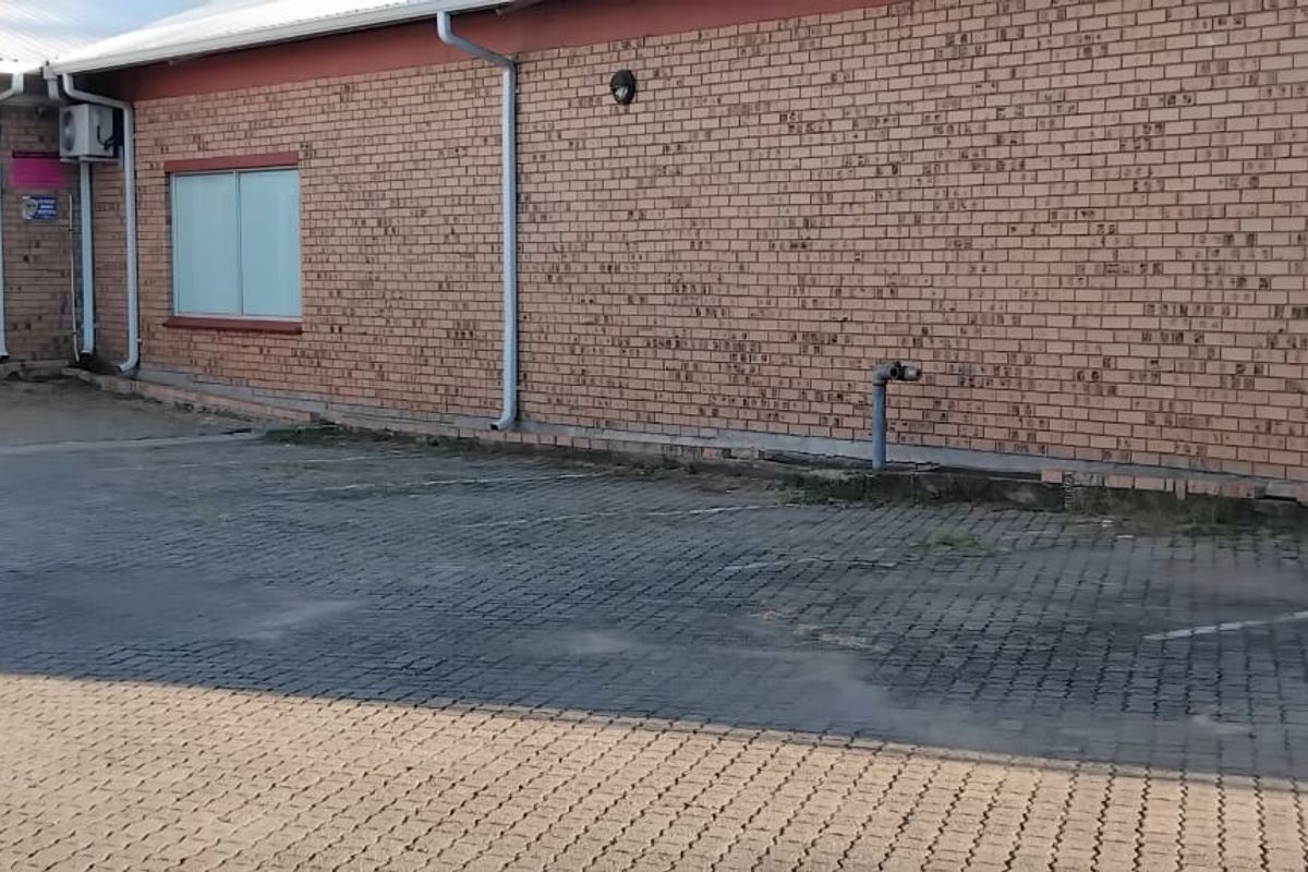 Prime Retail & Light Manufacturing Premises To Let – Riverside Industrial - Photo 2