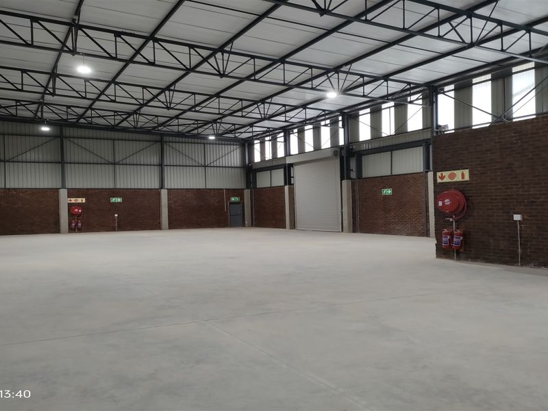 495m2  Warehouse  - TO LEASE - Photo 10