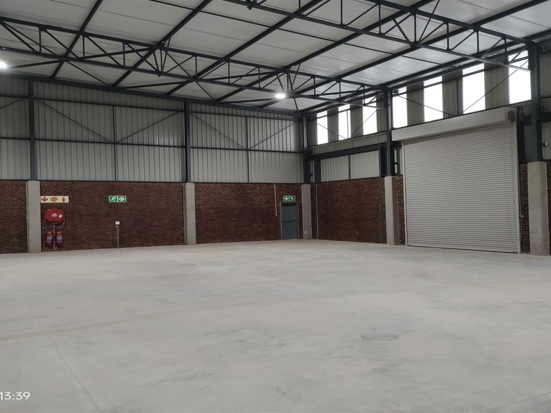 495m2  Warehouse  - TO LEASE - Photo 8