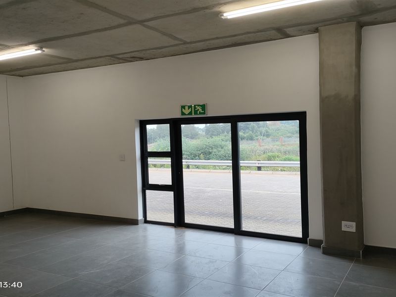 495m2  Warehouse  - TO LEASE - Photo 4