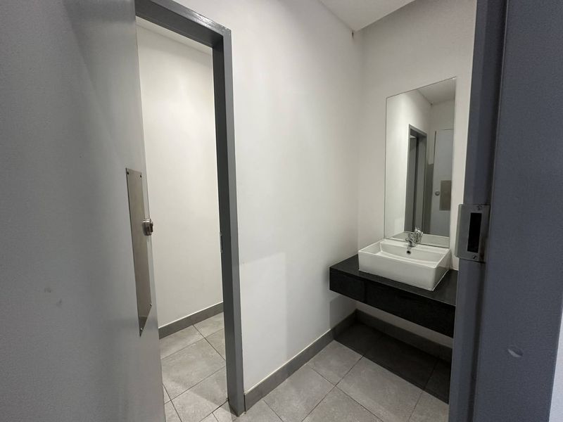 50% OFF NETT RENT (UNTIL END OF MAY 2025) 1325m2 - 9035m2 Warehouses to Let - DIRECT from OWNERS - Photo 8