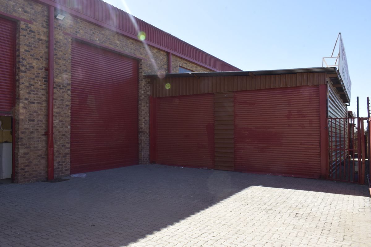 Excellent investment - warehouse & offices for sale in Elsburg. - Photo 4