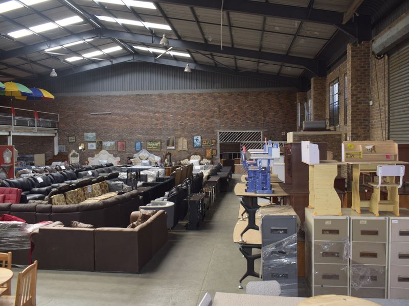 Excellent investment - warehouse & offices for sale in Elsburg. - Photo 9