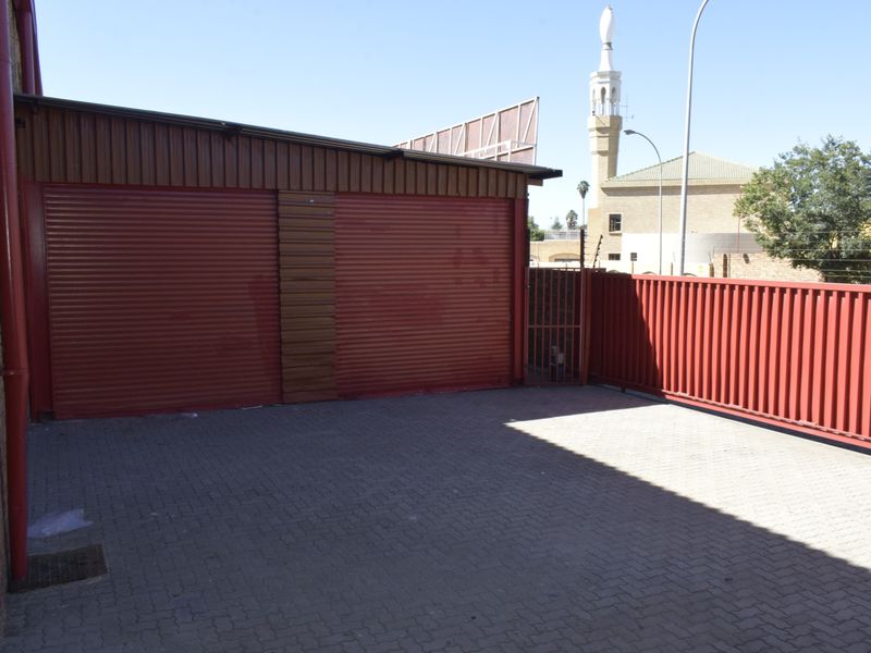 Excellent investment - warehouse & offices for sale in Elsburg. - Photo 7