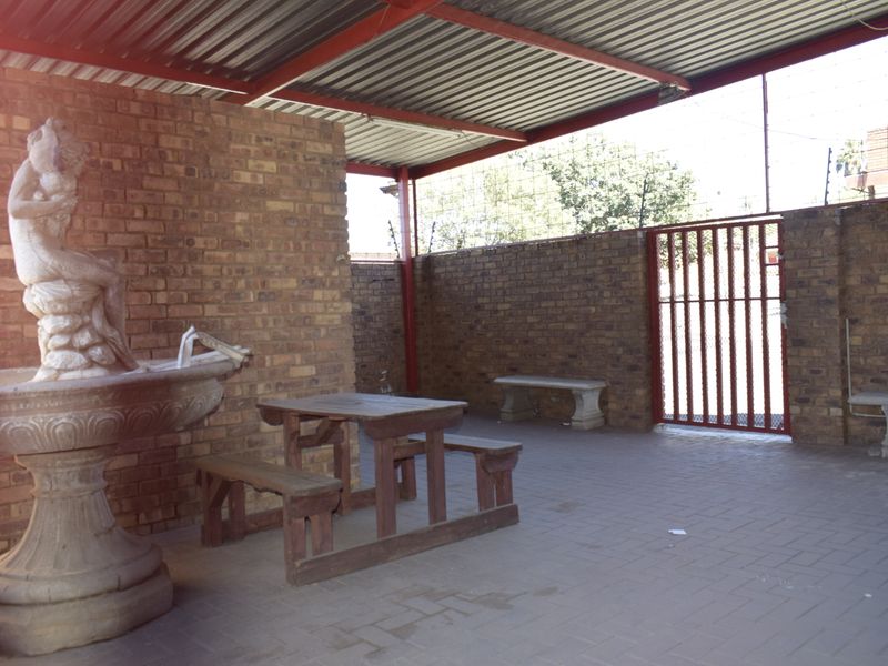 Excellent investment - warehouse & offices for sale in Elsburg. - Photo 6