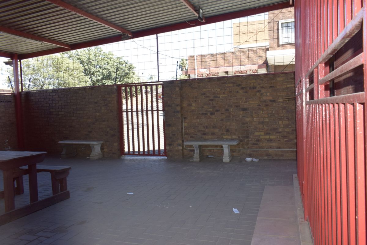 Excellent investment - warehouse & offices for sale in Elsburg. - Photo 5