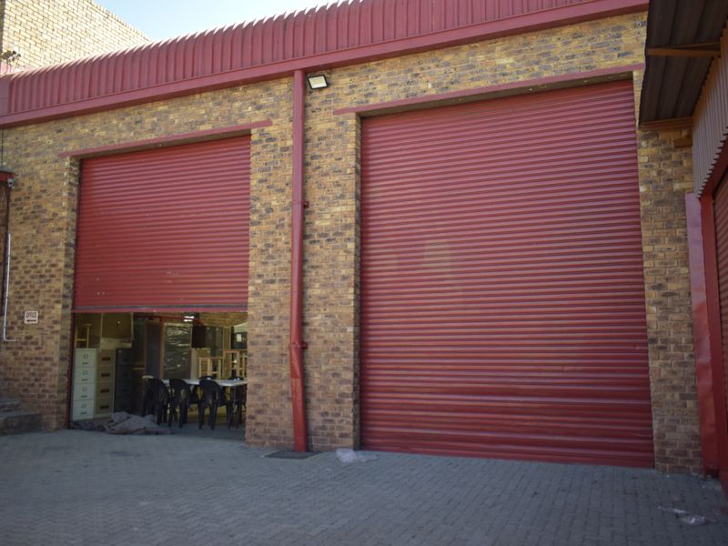 Excellent investment - warehouse & offices for sale in Elsburg. - Photo 3