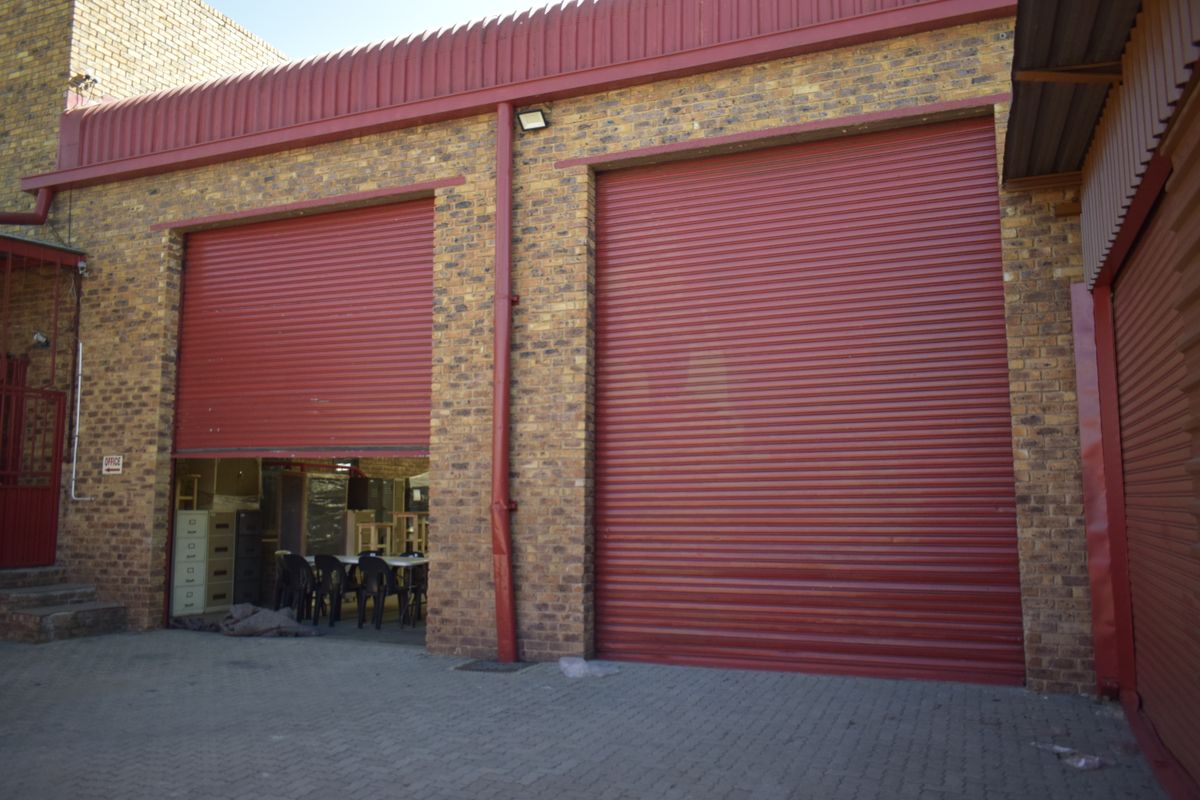 Excellent investment - warehouse & offices for sale in Elsburg. - Photo 3