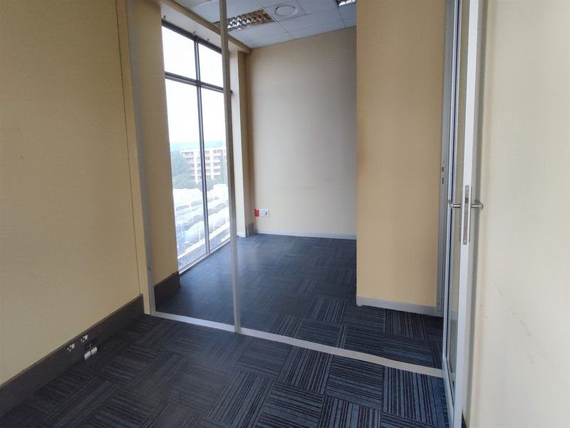 Offices to let in Rosebank - Photo 9