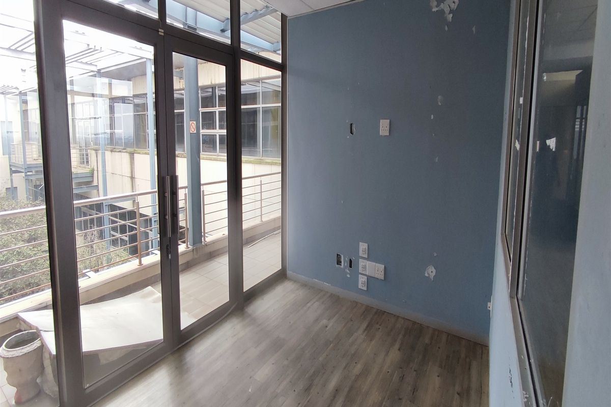 Offices to let in Rosebank - Photo 2