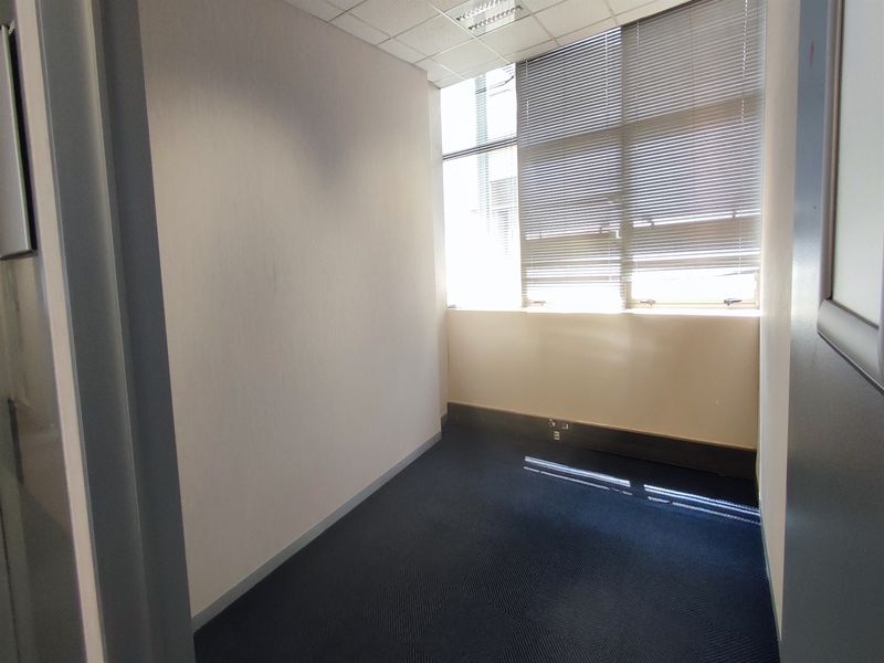 Offices to let in Rosebank - Photo 8
